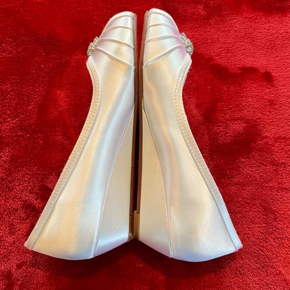 David’s Bridal Kelsey dyeable size 7.5 shoes - Picture 3 of 6